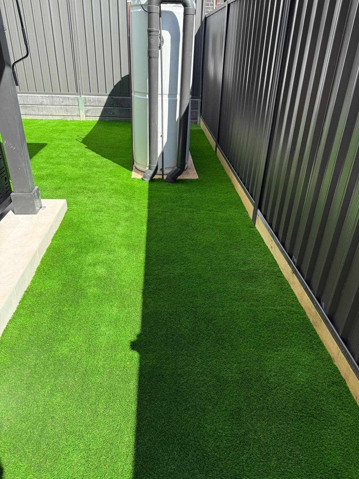 Feature garden courtyard Sydney - ornamental pear trees with box hedging and water feature